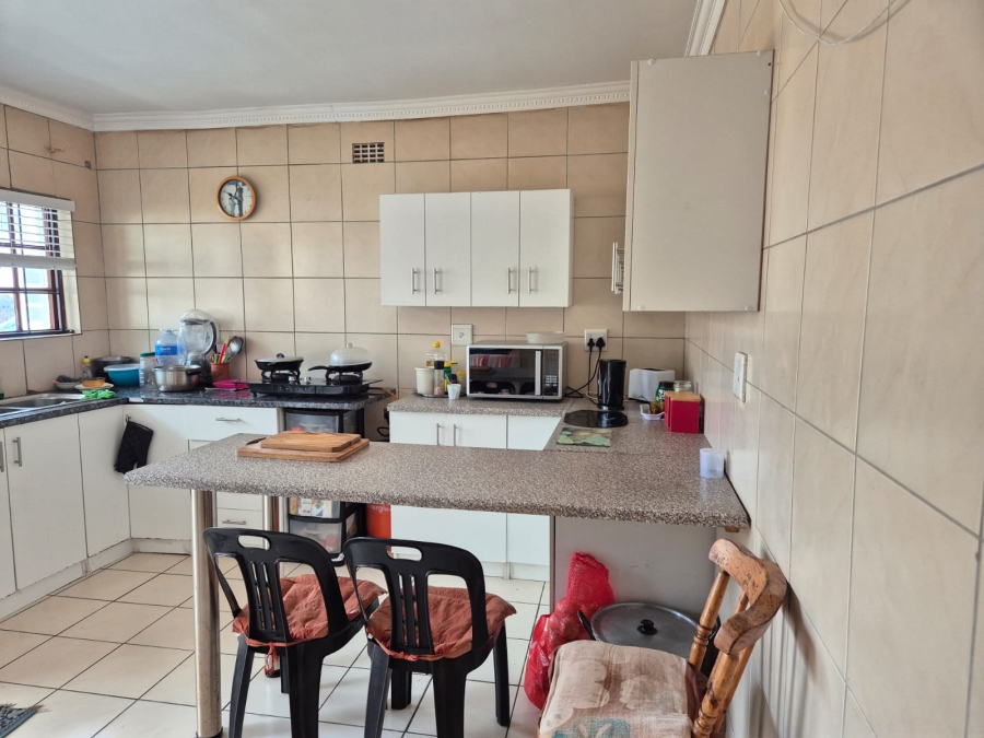 4 Bedroom Property for Sale in Lansdowne Western Cape